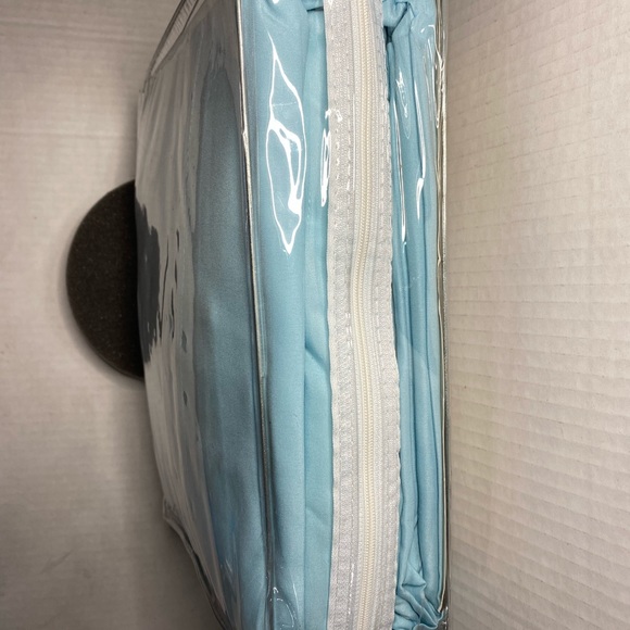 Queen Sheet Set (6 pieces) - Microfiber & Bamboo - Picture 5 of 10